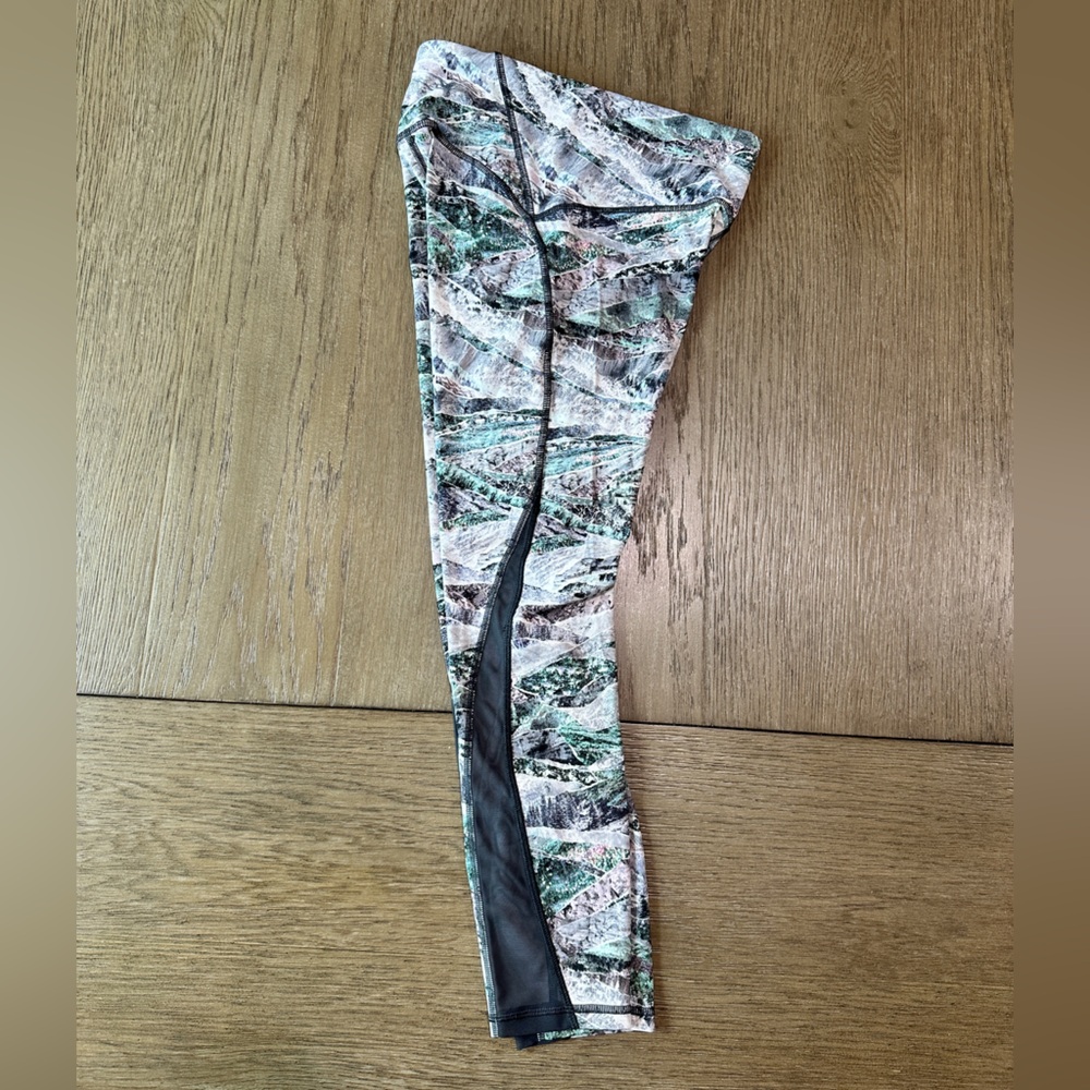 Lululemon Crop Leggings Size 6 Multi Print - Picture 10 of 11